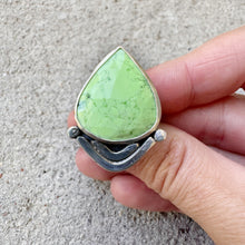 Load image into Gallery viewer, Lemon Chrysoprase Ring Sz 9