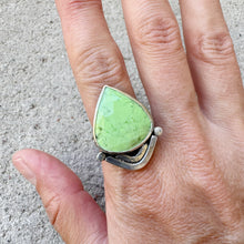 Load image into Gallery viewer, Lemon Chrysoprase Ring Sz 9