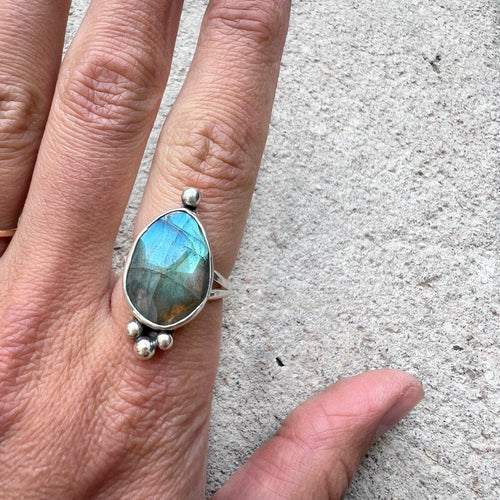 Bauble Ring Labradorite