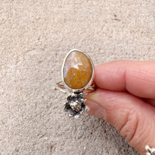 Load image into Gallery viewer, Sapphire Flower Ring Sz 6