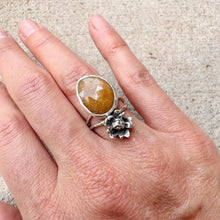 Load image into Gallery viewer, Sapphire Flower Ring Sz 6